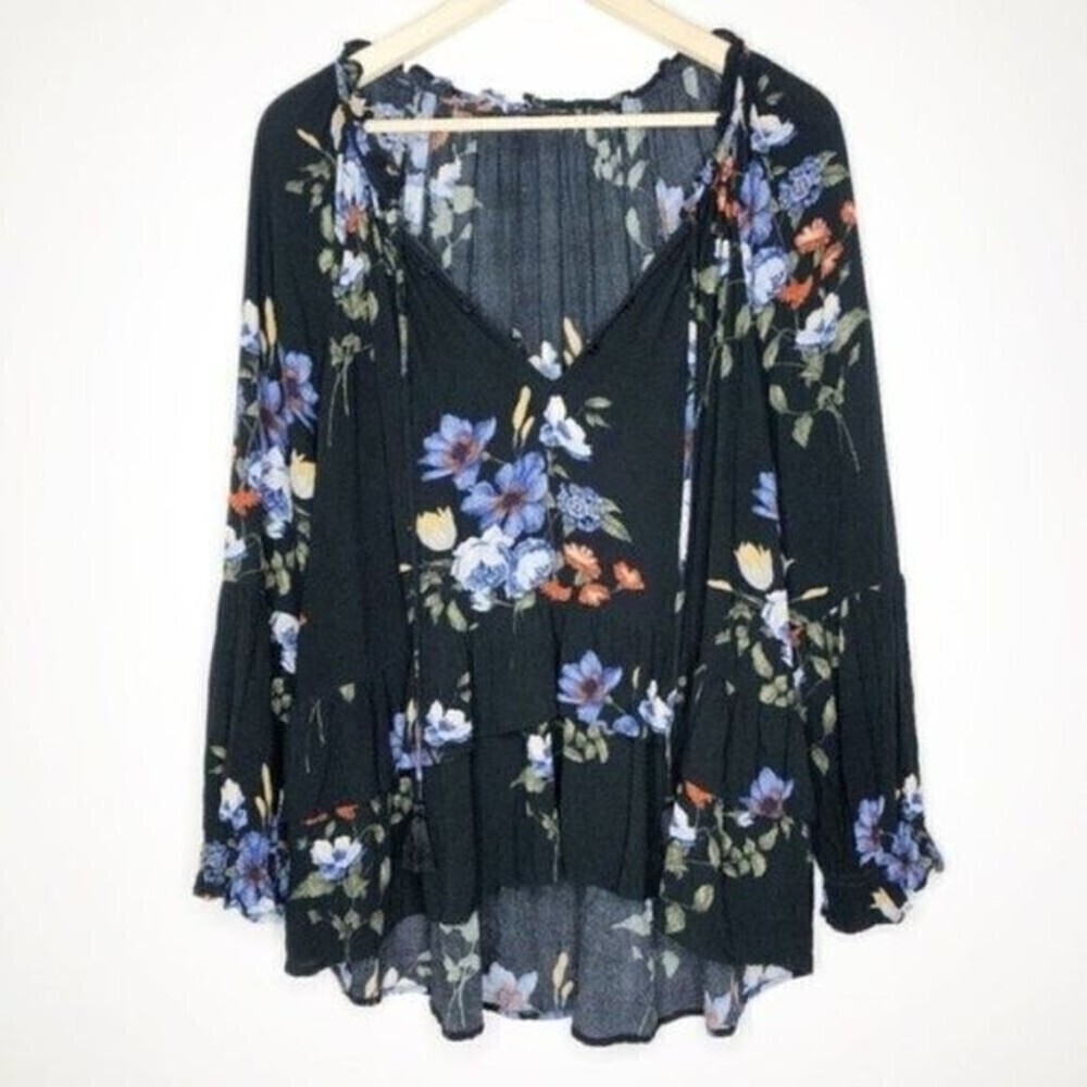 AMERICAN EAGLE Floral High Low Top 